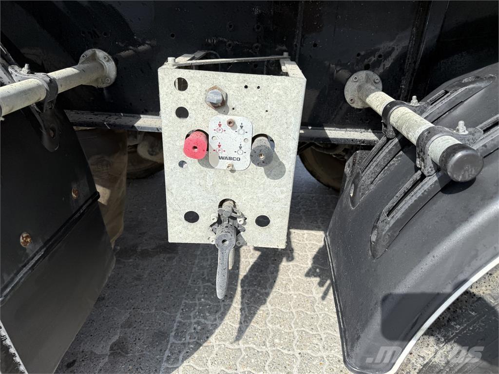 Kel-Berg T220V 23 m³ Savivartės puspriekabės