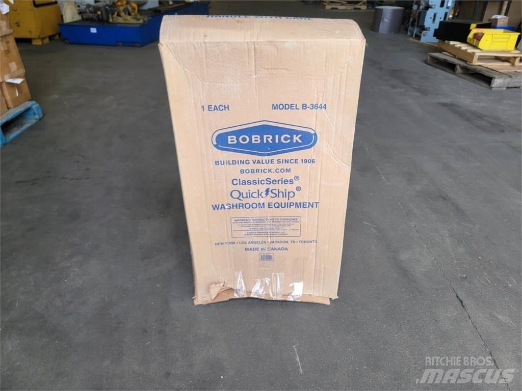  BOBRICK B-3644 Plačių padėklų konteineriai