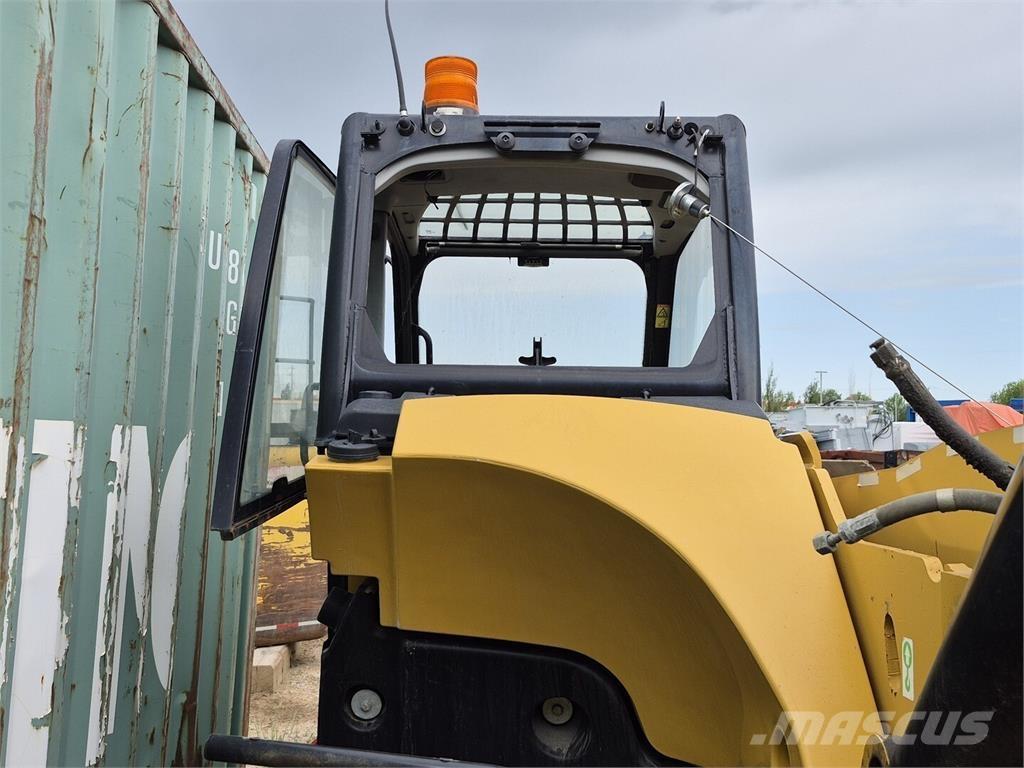 CAT TH560B Teleskopiniai krautuvai žemės ūkiui