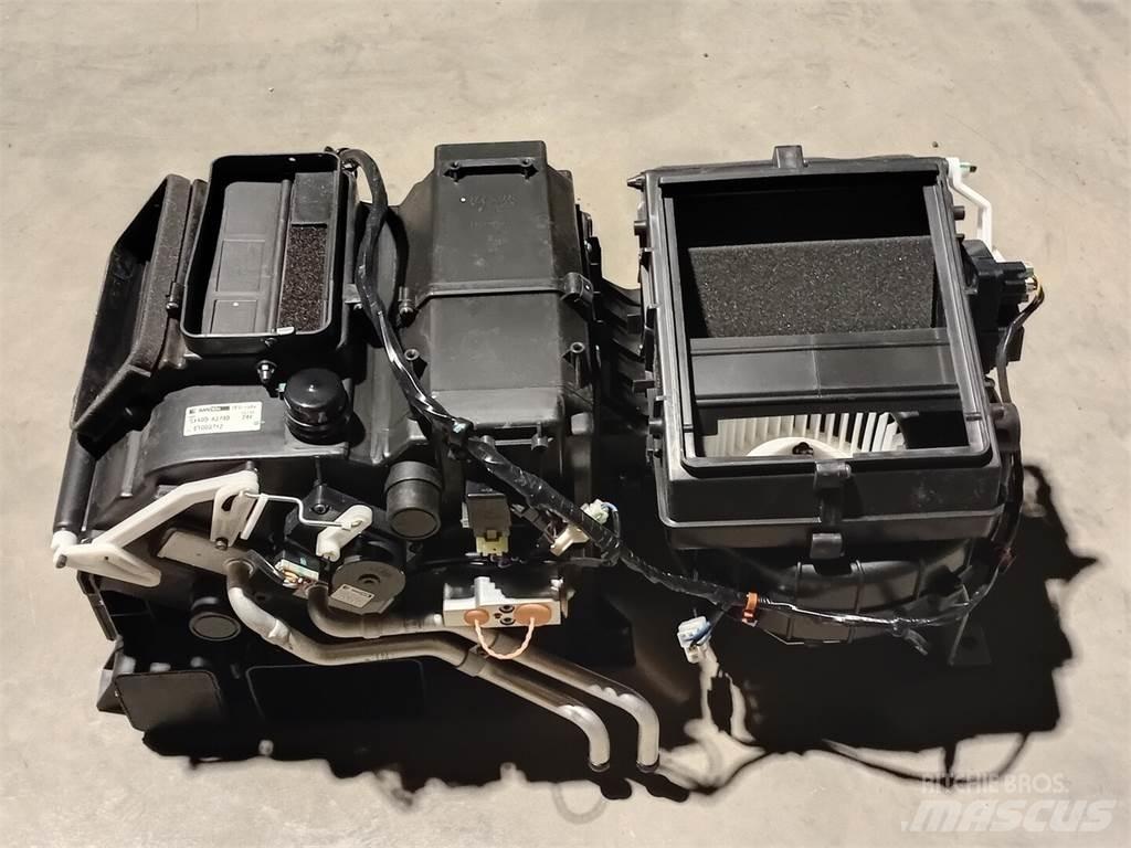 Hitachi 4621638 Šildymo ir šaldymo įranga
