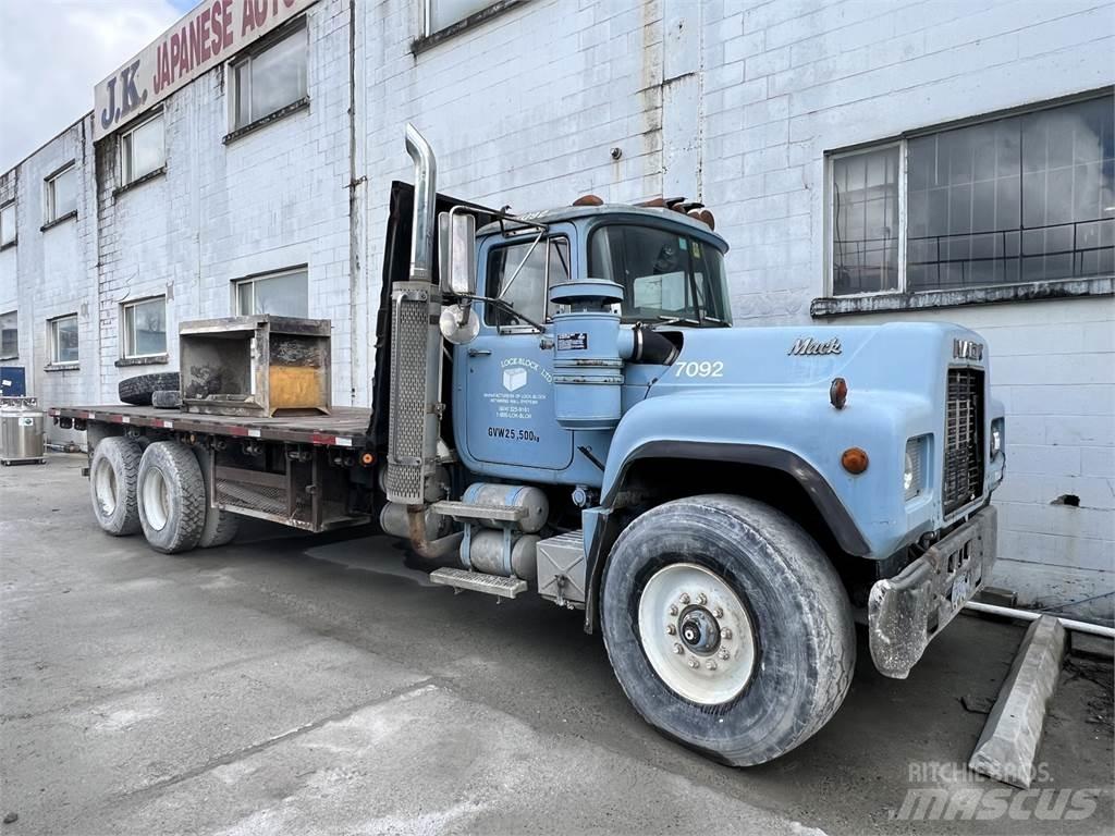 Mack RD690S Specializuotos paskirties technika