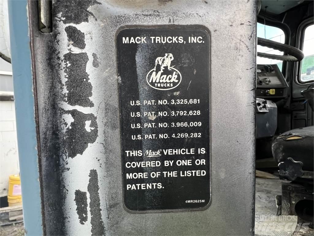 Mack RD690S Specializuotos paskirties technika