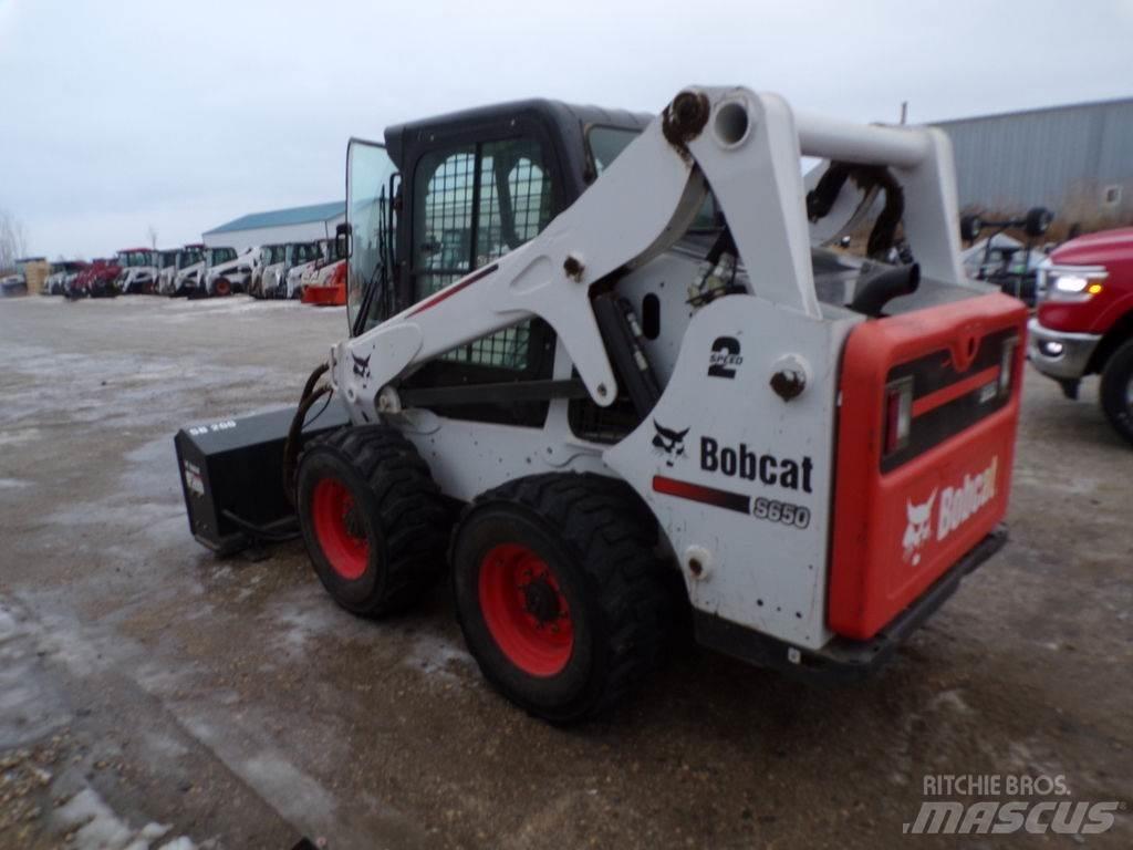 Bobcat S650 Krautuvai su šoniniu pasukimu