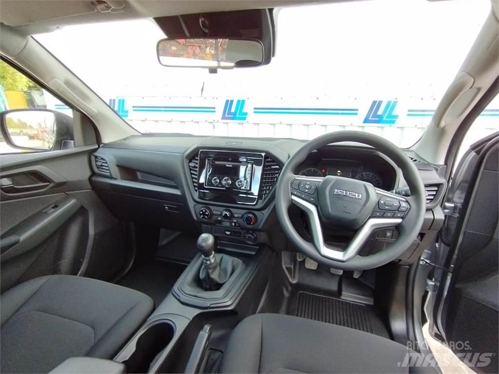 Isuzu Utility Singl Statyba - Kita