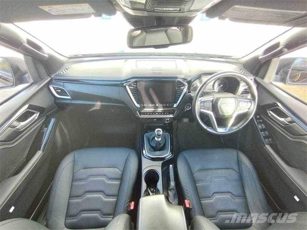 Isuzu V-Cross Pikapai / Bortiniai sunkvežimiai