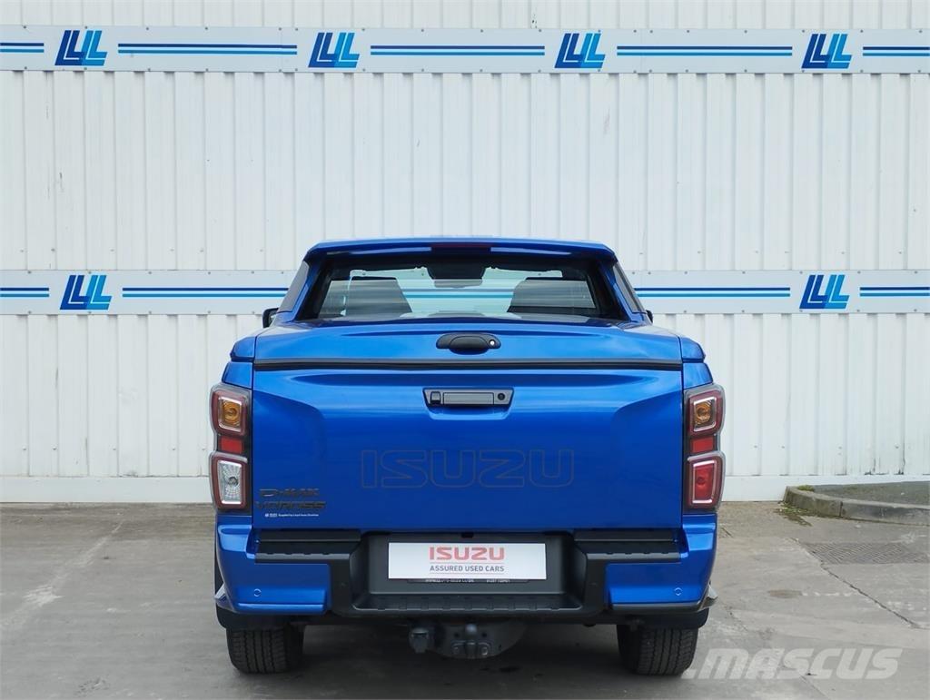 Isuzu V-Cross Pikapai / Bortiniai sunkvežimiai