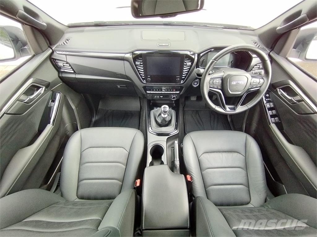 Isuzu V-Cross Pikapai / Bortiniai sunkvežimiai