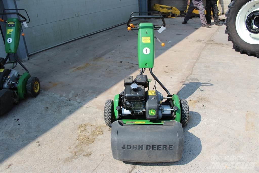 John Deere 220B Rankinės vejapjovės