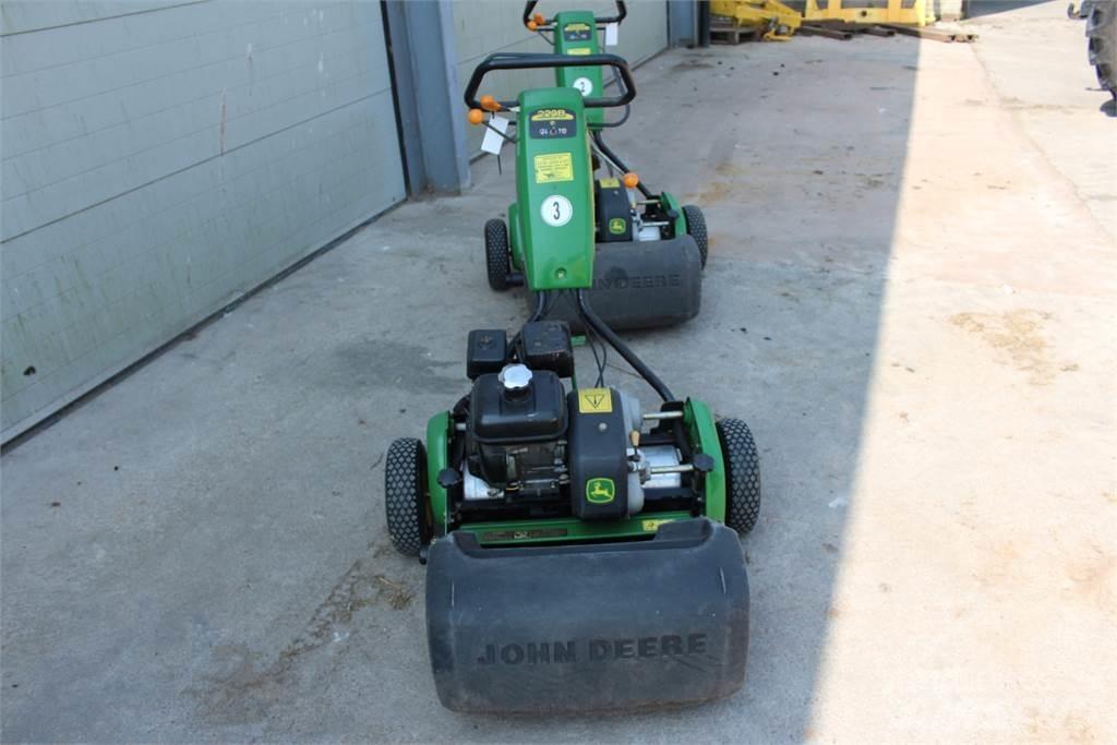 John Deere 220B Rankinės vejapjovės