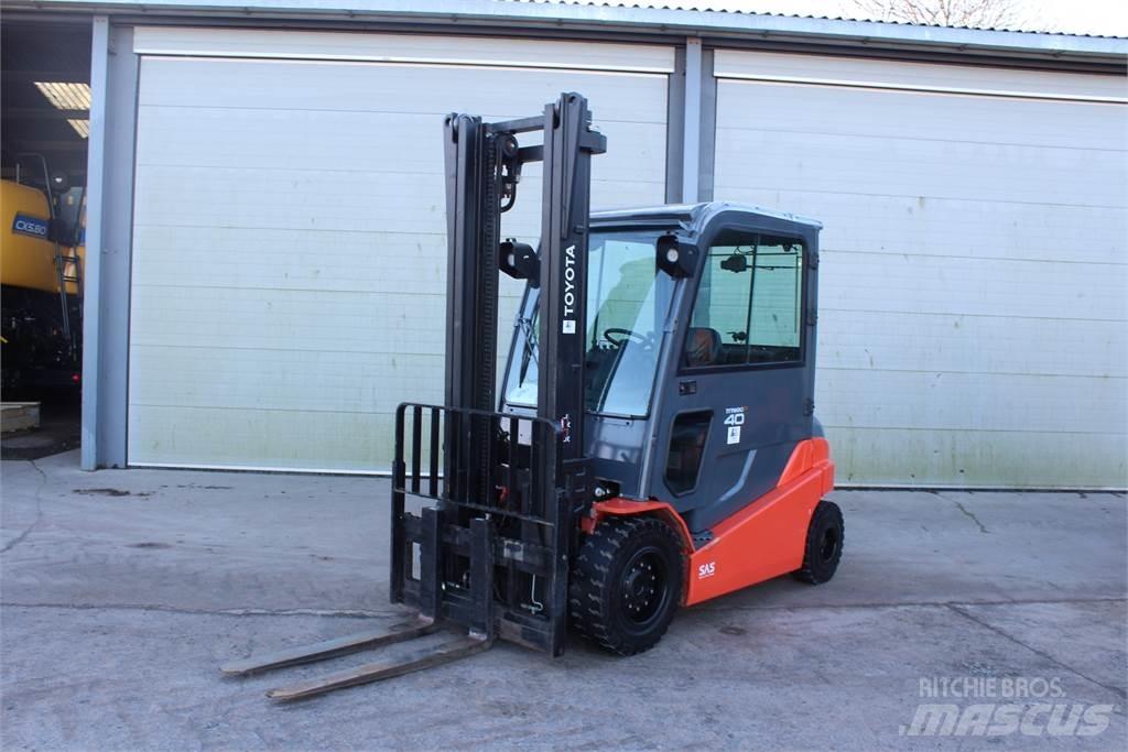 Toyota 4T Forklift Šakiniai krautuvai - Kita