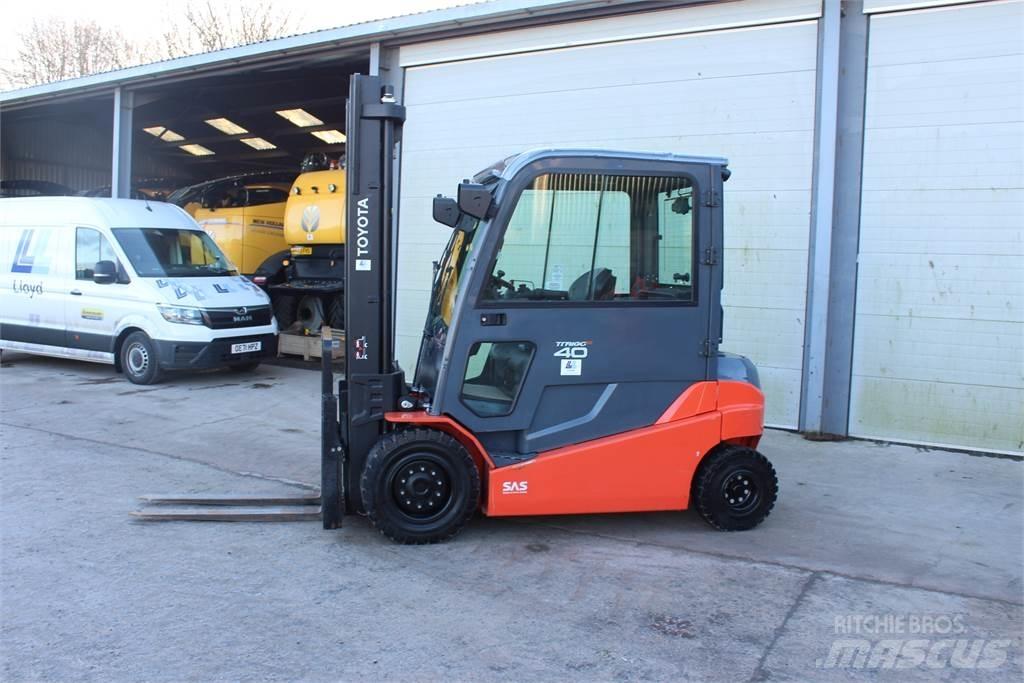 Toyota 4T Forklift Šakiniai krautuvai - Kita