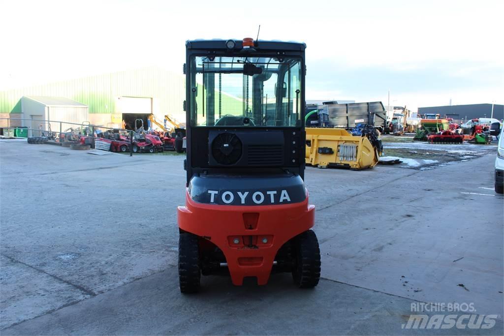 Toyota 4T Forklift Šakiniai krautuvai - Kita