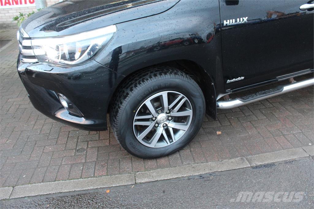 Toyota Hilux Pikapai / Bortiniai sunkvežimiai