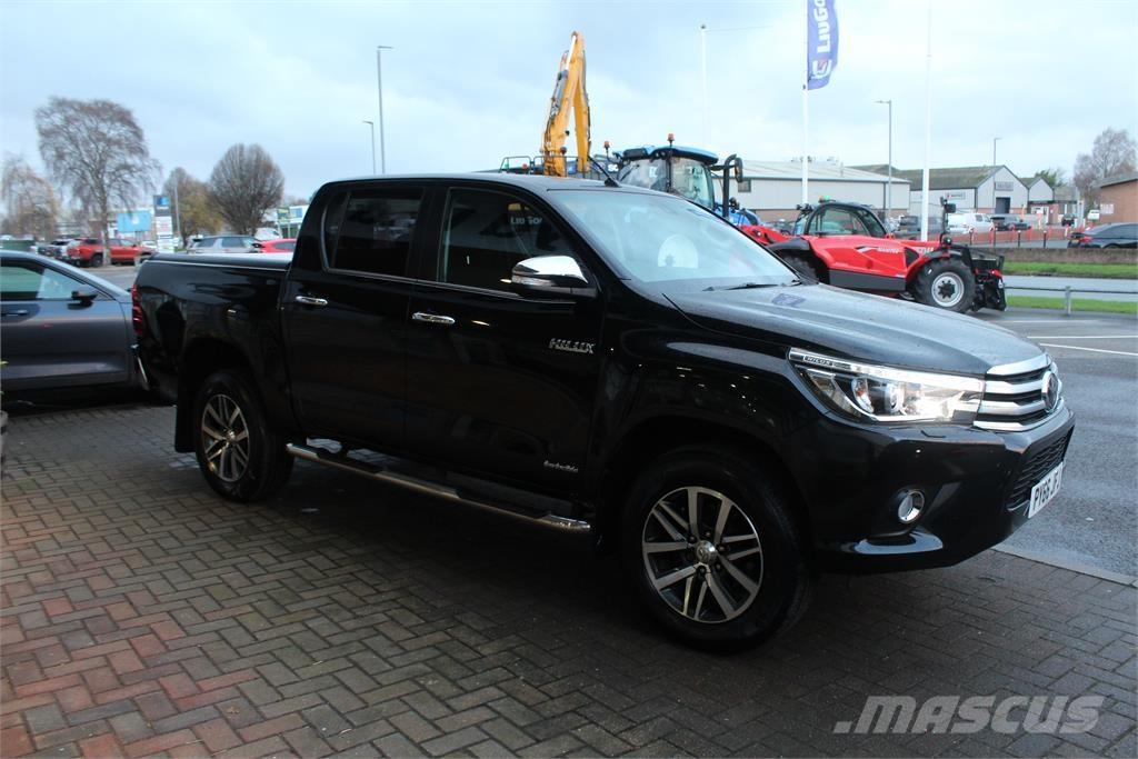 Toyota Hilux Pikapai / Bortiniai sunkvežimiai