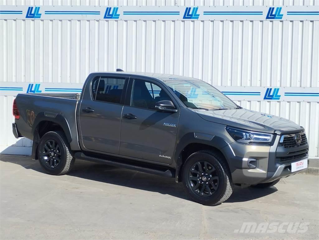 Toyota Invincible X Pikapai / Bortiniai sunkvežimiai