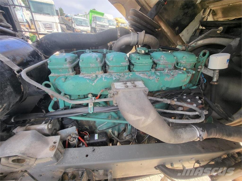 Volvo F10 Savivarčių priekabų vilkikai