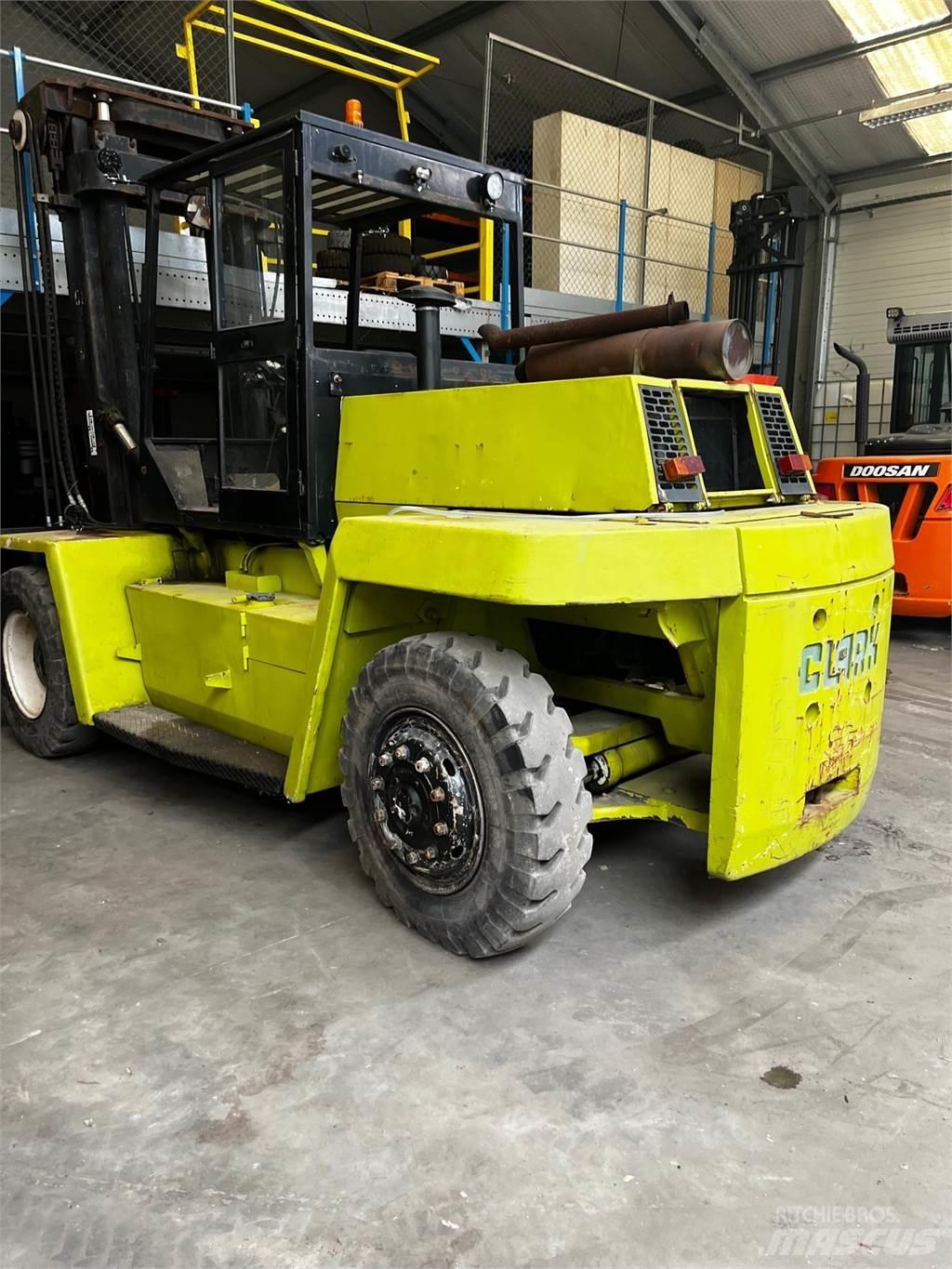 Clark DPL100 Dyzeliniai krautuvai