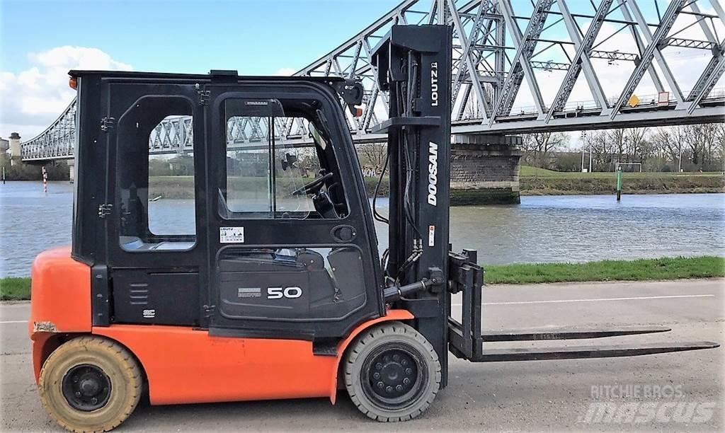 Doosan B50X-5 Šakiniai krautuvai - Kita