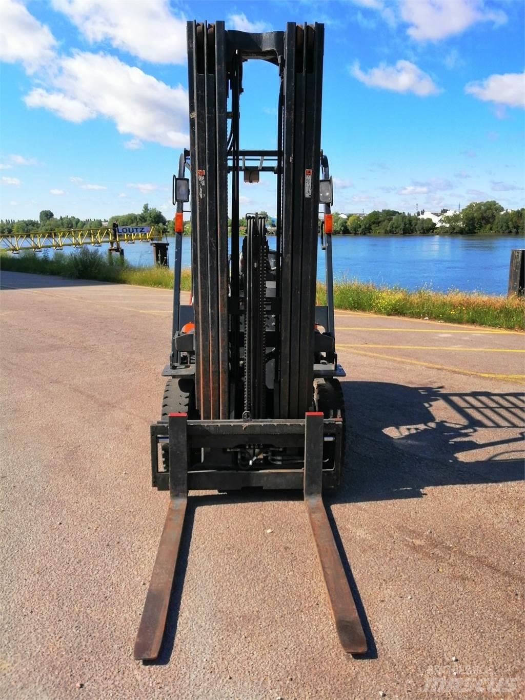 Doosan D25G Šakiniai krautuvai - Kita