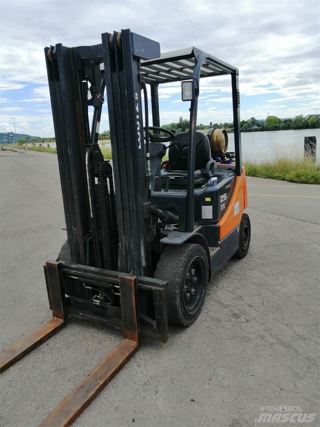 Doosan G25P-5 Šakiniai krautuvai - Kita