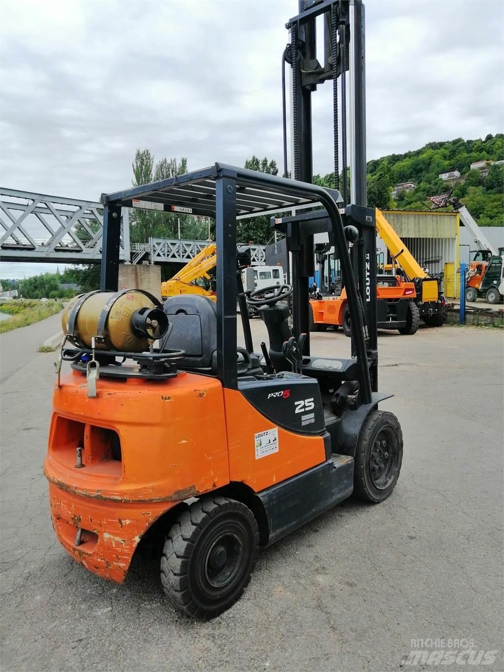Doosan G25P-5 Šakiniai krautuvai - Kita