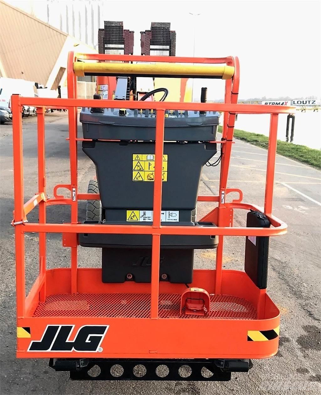 JLG E300AJ Kiti keltuvai ir platformos