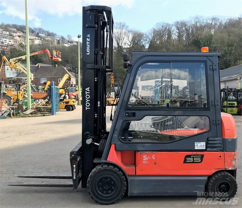 Toyota 7BMF35 Šakiniai krautuvai - Kita