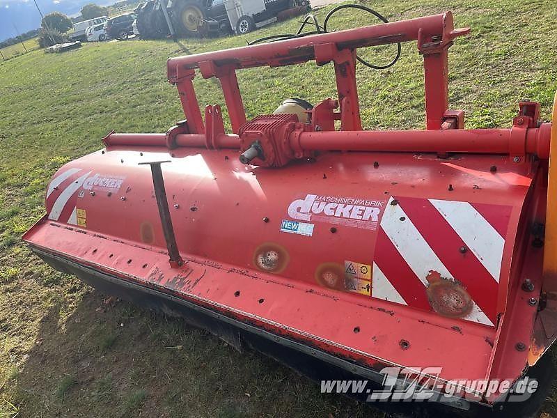 Dücker UM 30 Statyba - Kita