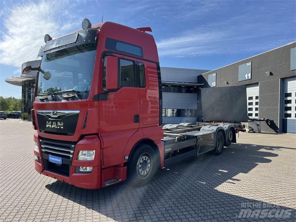MAN TGX 26.500 6x2 Konteinerių nuožulnaus pakėlimo ant platformos krautuvai