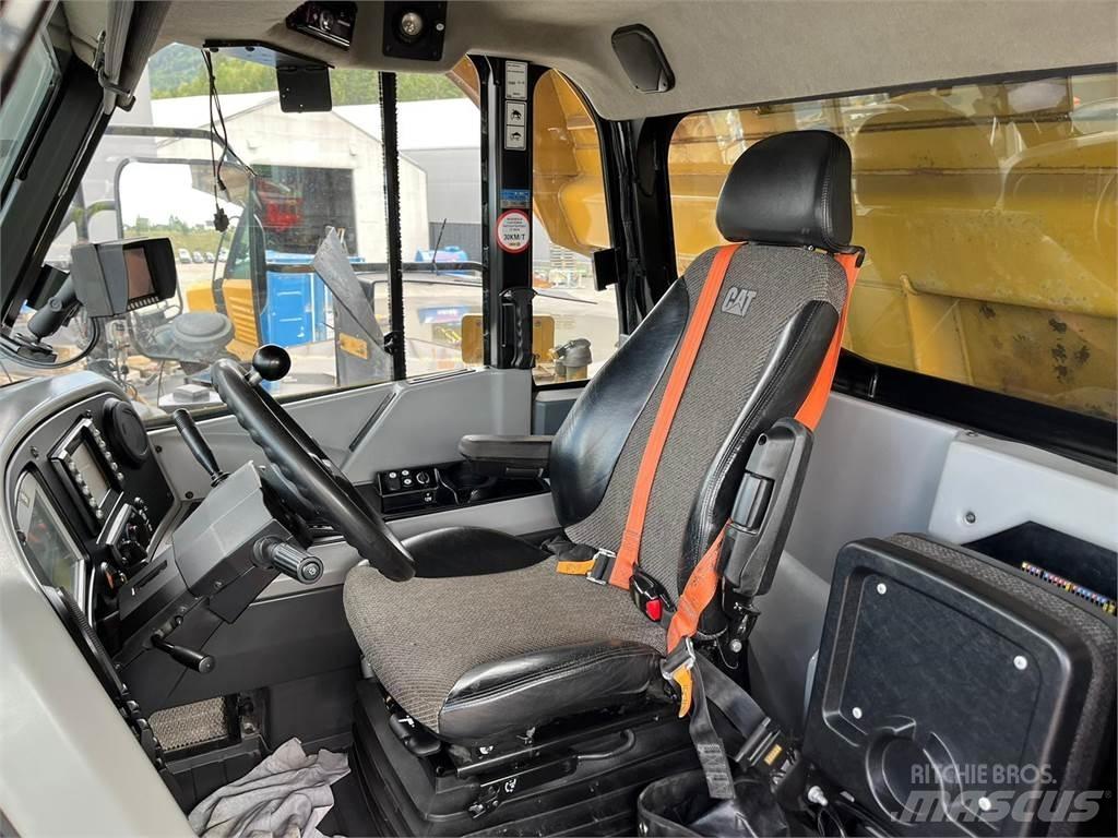 CAT 772G Atliekų išvežimo technika