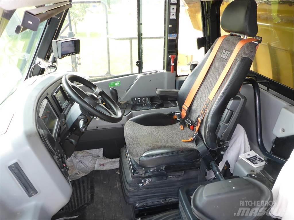 CAT 772G Atliekų išvežimo technika