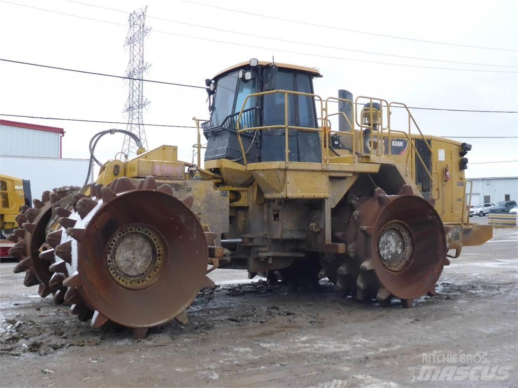 CAT 836H Statyba - Kita