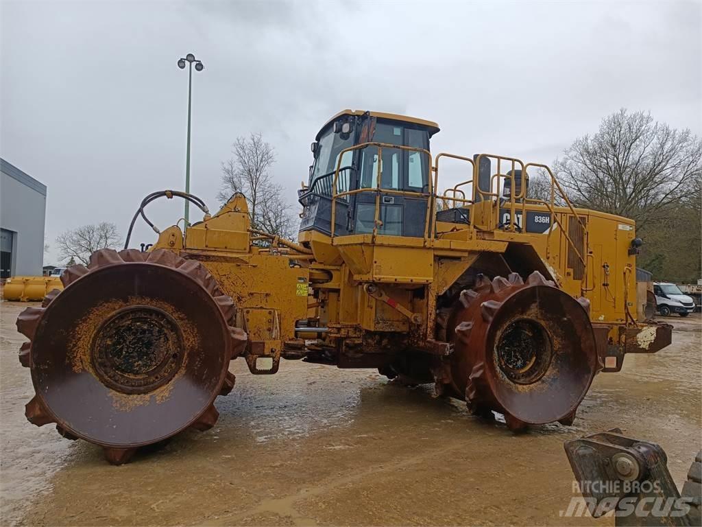 CAT 836H Statyba - Kita