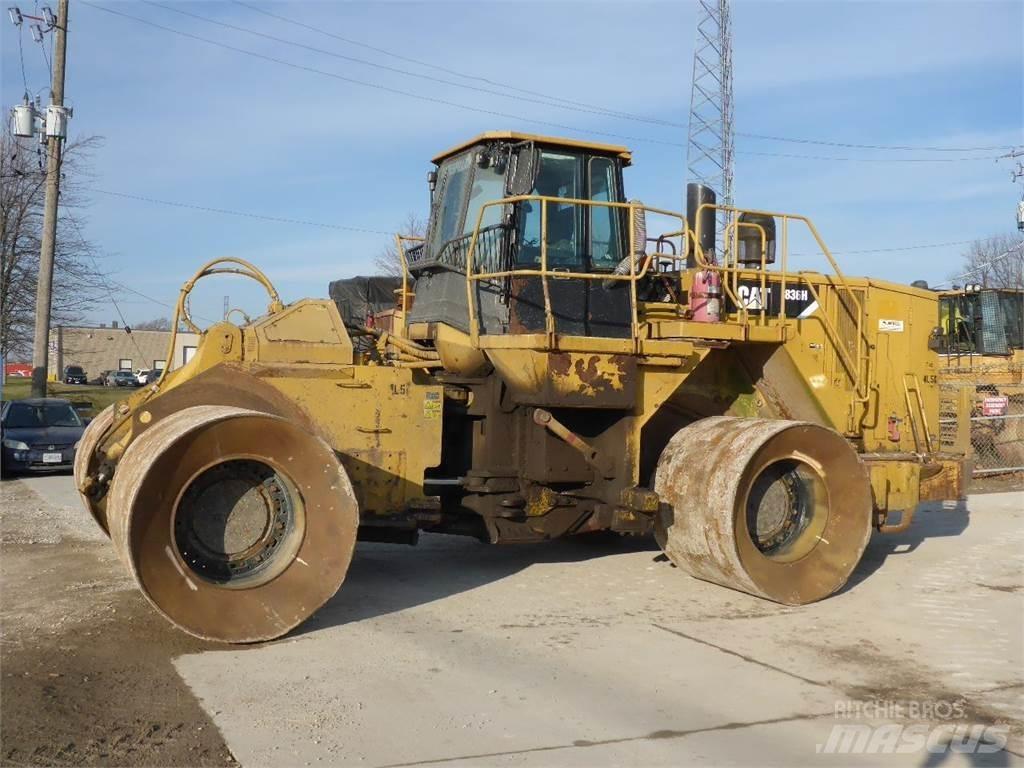 CAT 836H Statyba - Kita