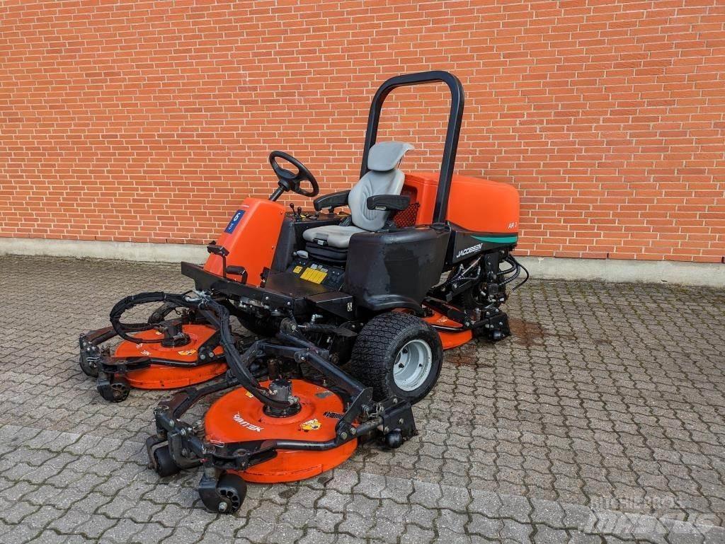 Jacobsen AR-3 Sodo traktoriukai-vejapjovės