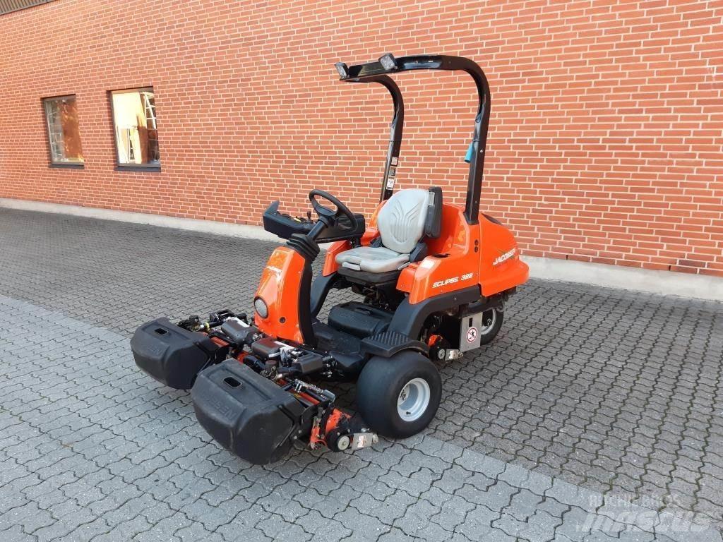 Jacobsen ECLIPS 322 Sodo traktoriukai-vejapjovės