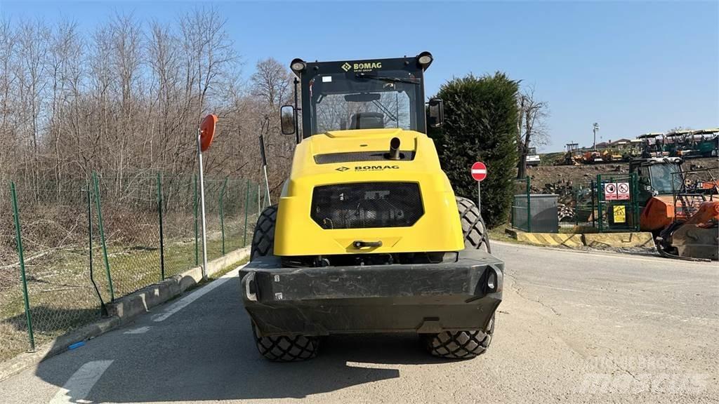 Bomag BW213 DH-5 Gruntiniai volai
