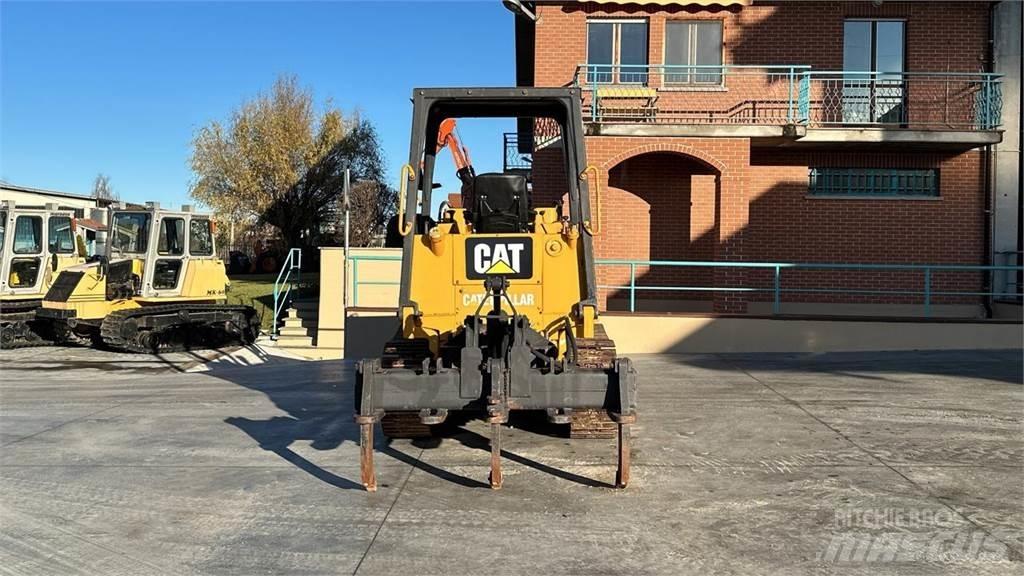 CAT 935C Naudoti ratiniai krautuvai