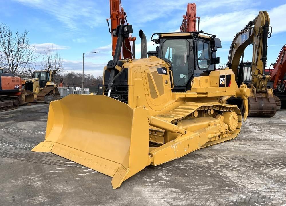 CAT D7E Vikšriniai buldozeriai