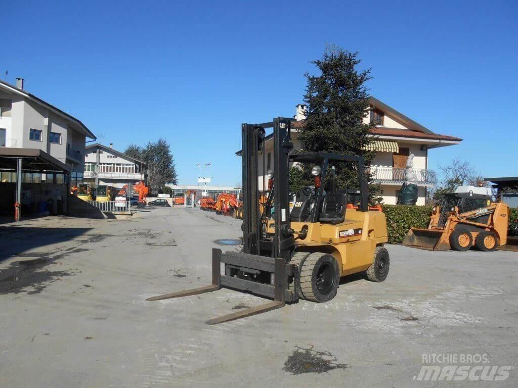 CAT DP40KL Dyzeliniai krautuvai