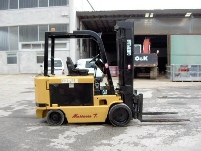 CAT M100D Elektriniai šakiniai krautuvai