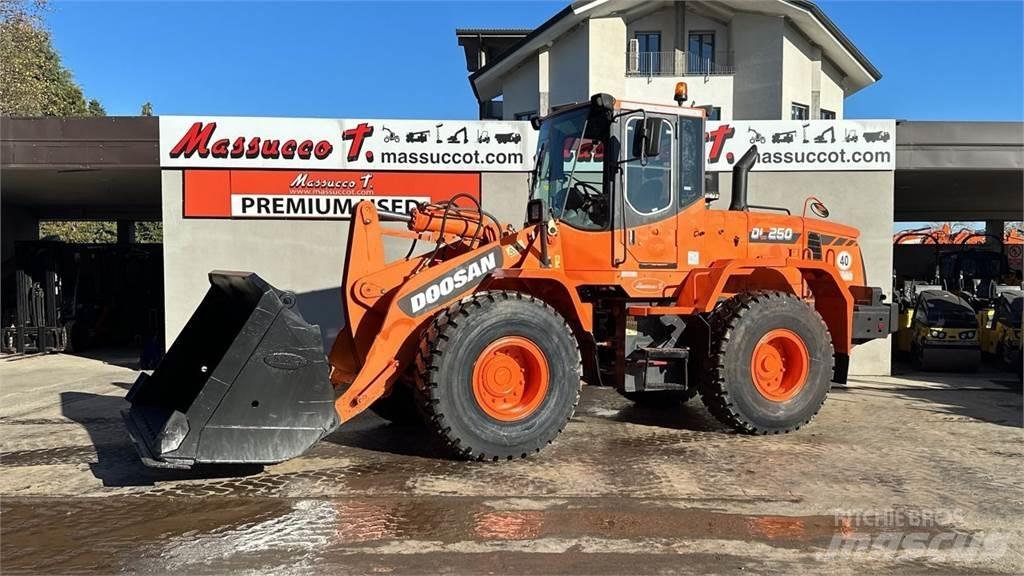 Doosan DL250 Naudoti ratiniai krautuvai