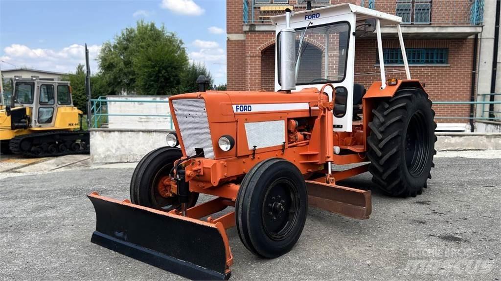 Ford 5600 4X2 Vikšriniai buldozeriai