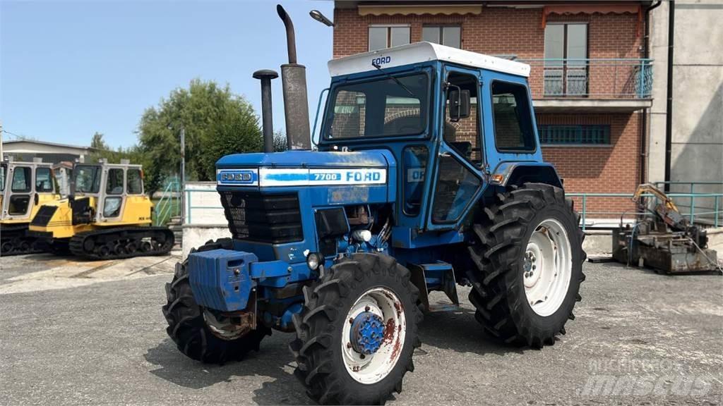 Ford 7700 4X4 Sniego peiliai ir valytuvai