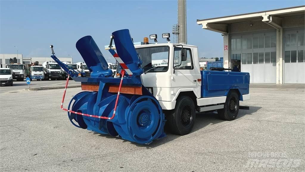 Fresia F60 4X4 Sniego peiliai ir valytuvai