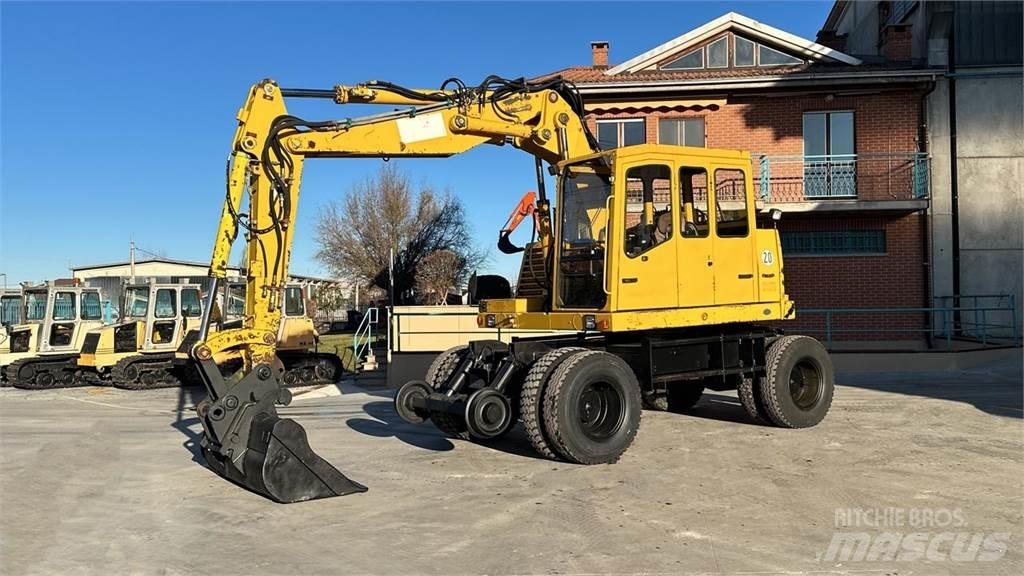 Fuchs MHB 230 ZW 4x4 Ratiniai ekskavatoriai