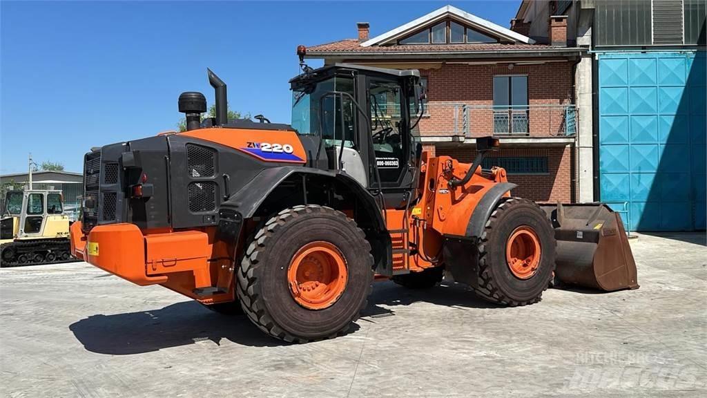 Hitachi ZW220-6 Naudoti ratiniai krautuvai