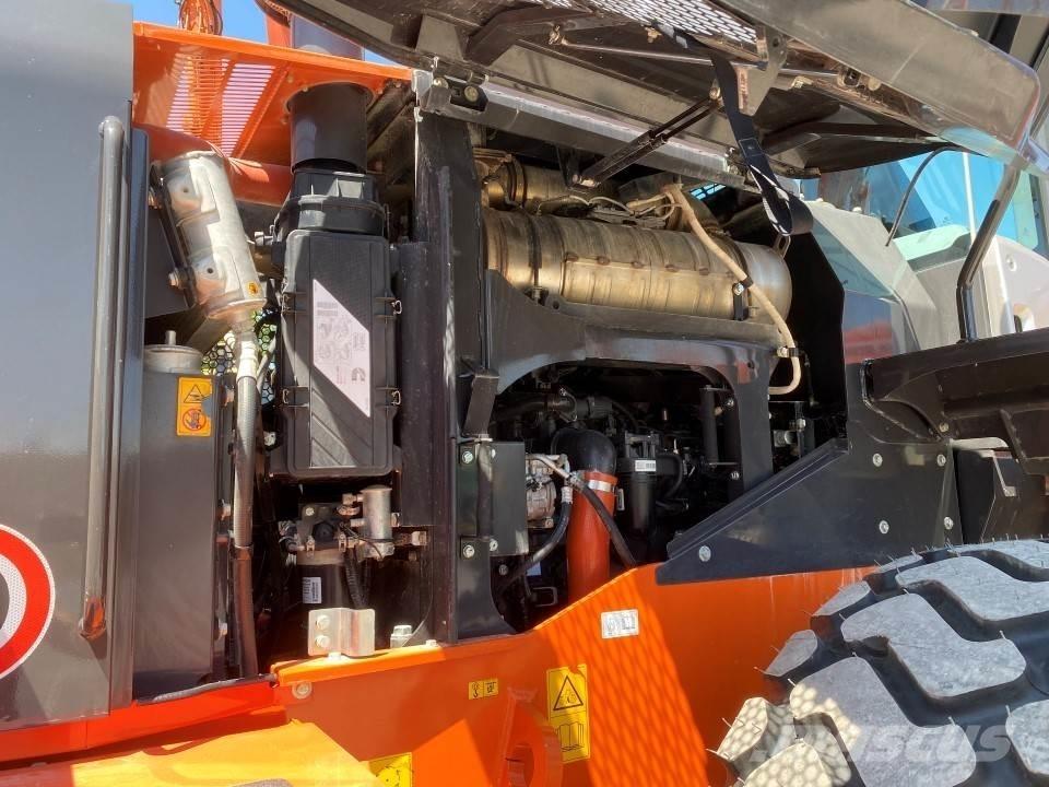 Hitachi ZW250-6 Naudoti ratiniai krautuvai