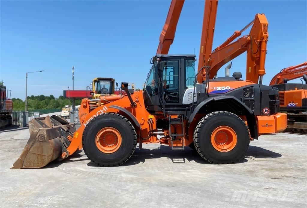 Hitachi ZW250-6 Naudoti ratiniai krautuvai