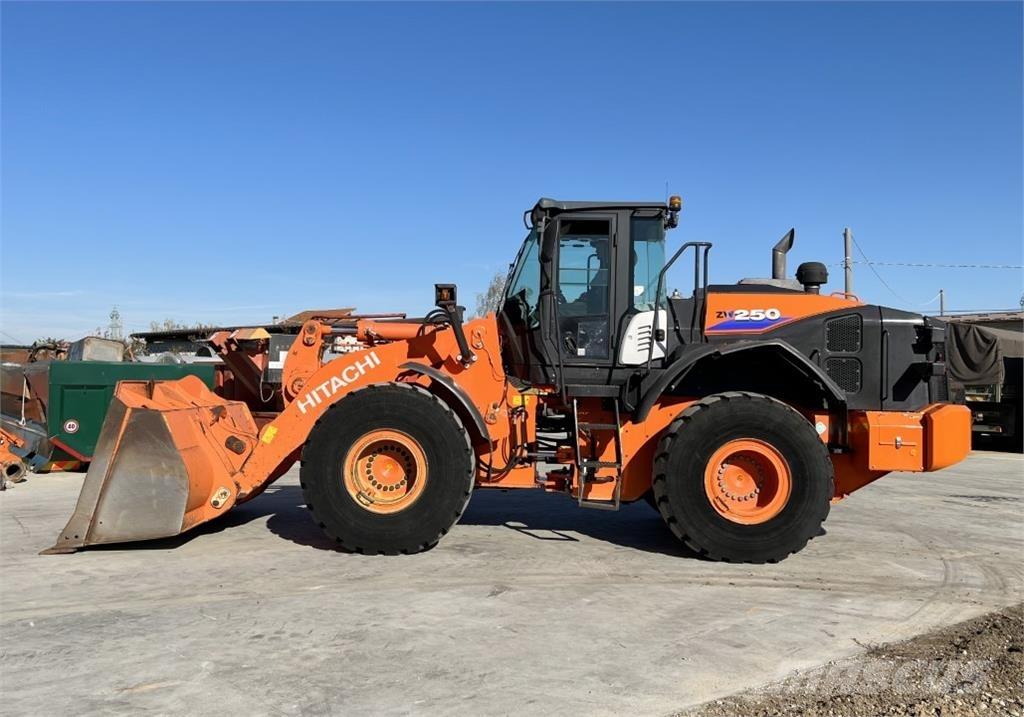Hitachi ZW250-6 Naudoti ratiniai krautuvai